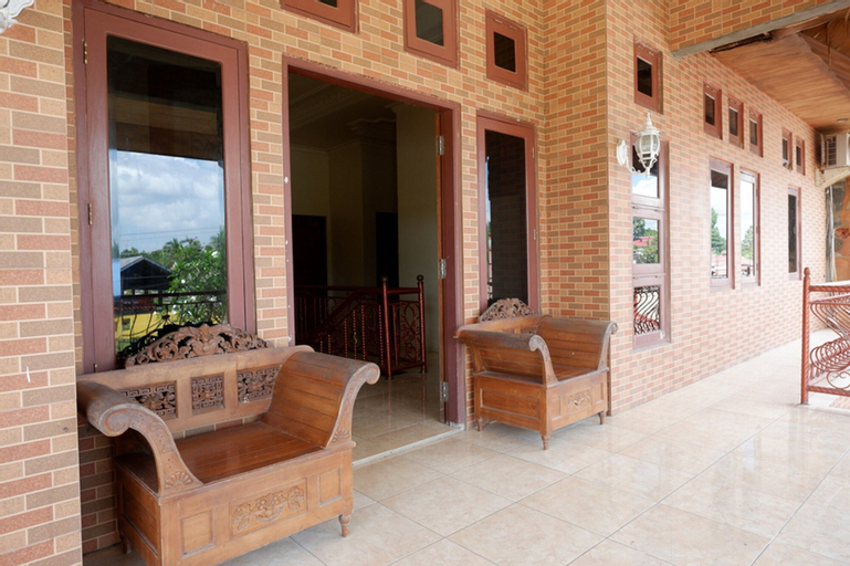 Exterior & Views 20
