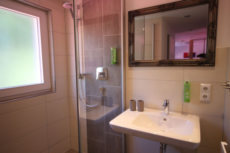Bathroom 4, Hotel Vintage am Bundesbank Bunker, Cochem-Zell