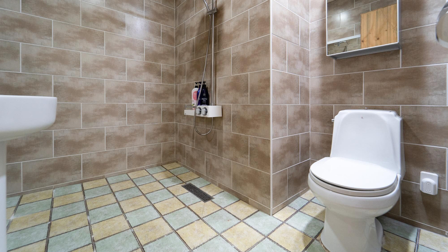 Bathroom 3, Seogwipo Nupbillehouse, Seogwipo