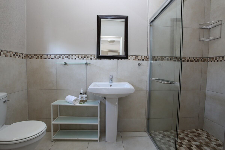 Bathroom 4, Celtis Country Lodge and Restaurant, Chris Hani