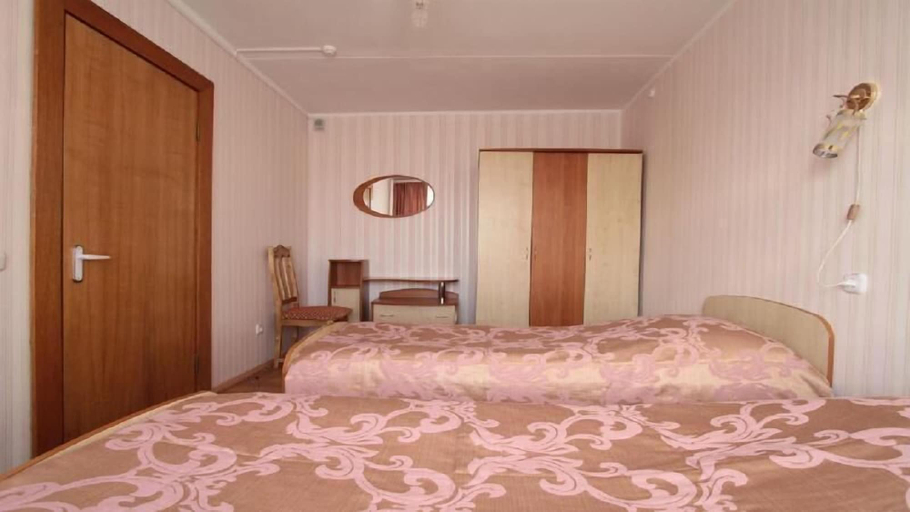 Bedroom 3, 40 Let Pobedy Hotel, Minsk