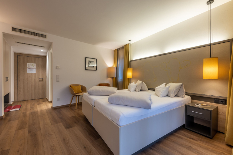 Bedroom 5, Hotel & Wirtshaus Post, Kitzbühel