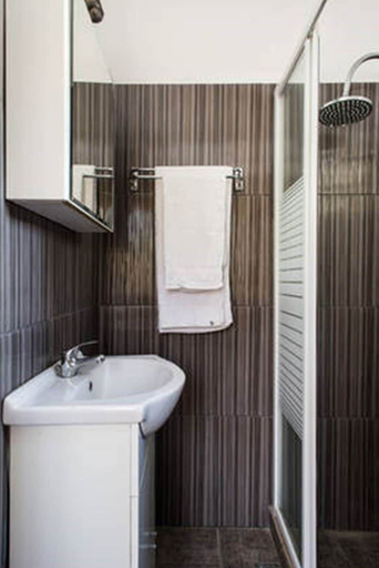 Bathroom 3, Wavedance Accommodation, Attica