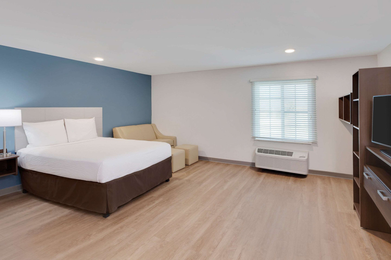 Bedroom 3, WoodSpring Suites Bakersfield East, Kern
