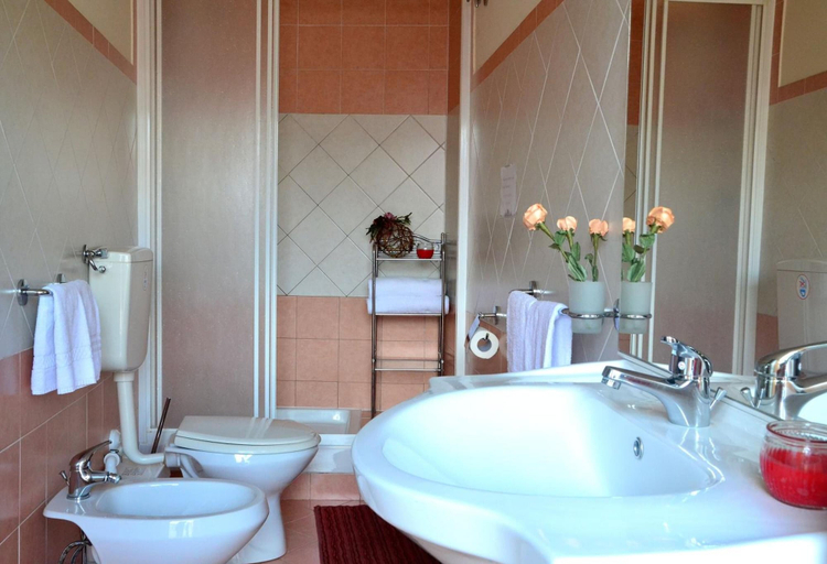 Bathroom 5, Terra Niura, Catania