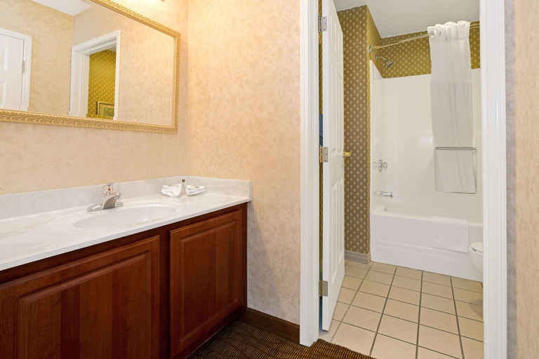 Bathroom 4, Hawthorn Extended Stay by Wyndham Cincinnati/Sharonville, Cincinnati