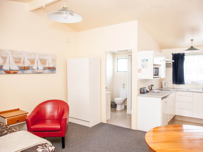 Others 4, Goldmine Motel, Hauraki