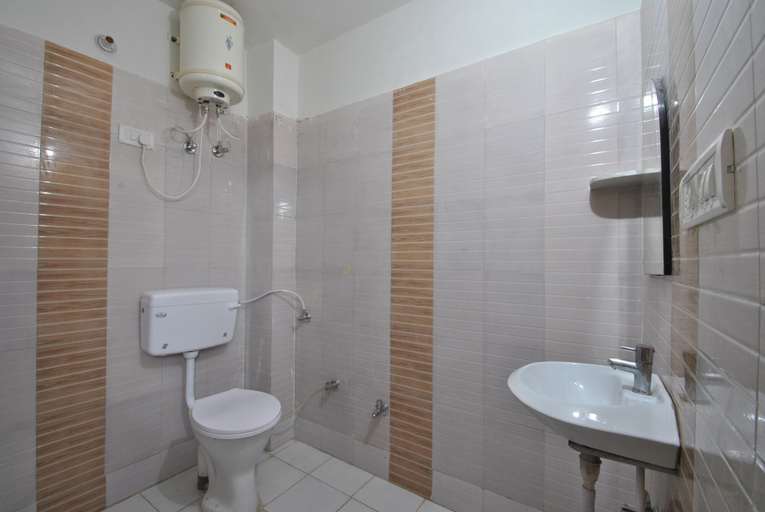 Bathroom 3, Hotel Satkar, Jaipur
