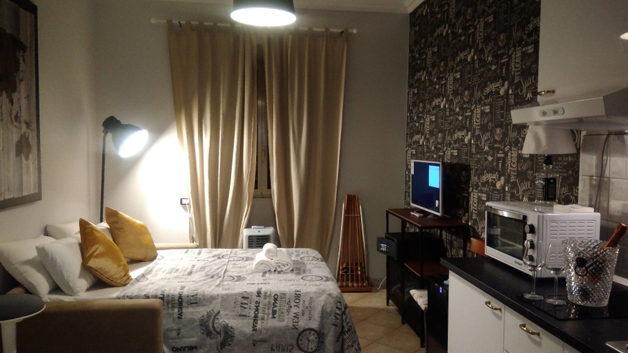 Bedroom 3, Heart of San Lorenzo, Roma
