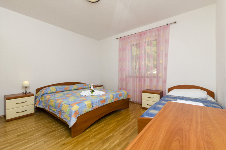Bedroom 4, Apartments and Room Villa Niko, Bol