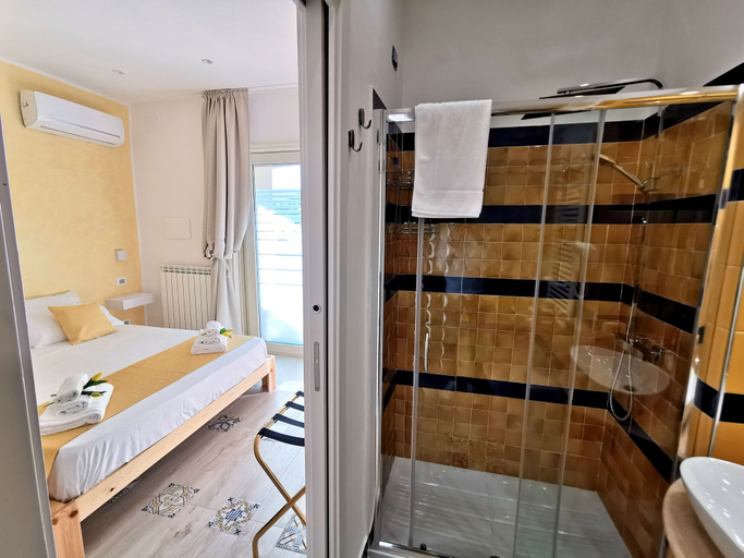 Bathroom 5, La Suscella Bed & Breakfast, Salerno