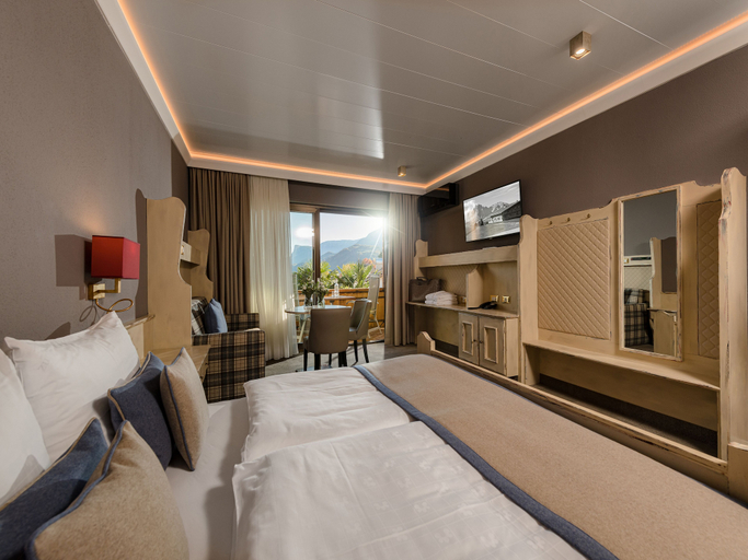 Bedroom 3, MONDI Hotel Tscherms, Bolzano