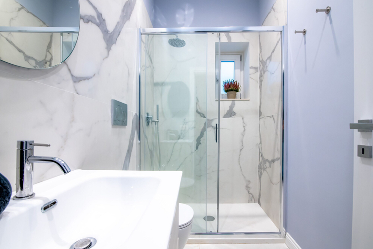 Bathroom 4, Frida's apartments by Dimore in Sicily, Syracuse