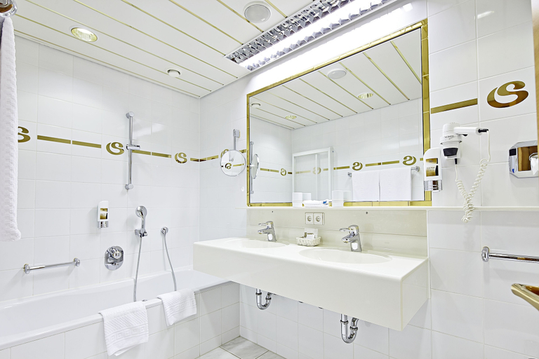 Bathroom 5, Sporthotel Silvretta Montafon, Bludenz