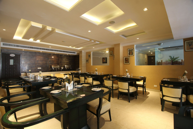 Food & Drinks 4, Hotel Waves, Delhi
