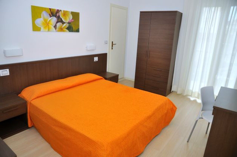 Bedroom 4, Hotel Lugano, Rimini