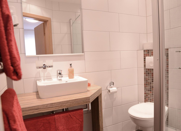 Bathroom 5, Weinhaus Graefen, Cochem-Zell