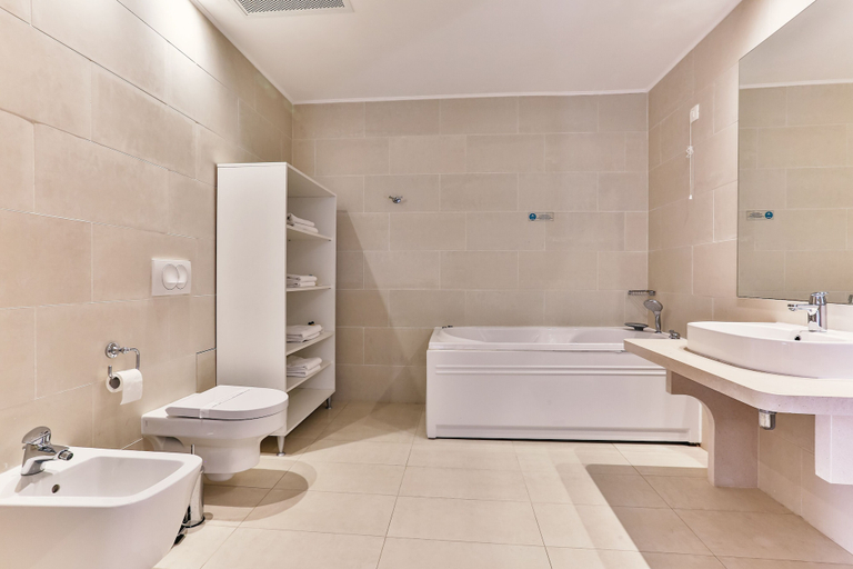 Bathroom 5, Carine Hotel Delfin