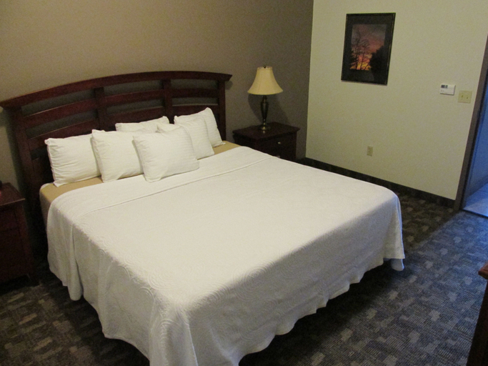 Bedroom 4, Crystal Springs Inn and Suites, Bradford