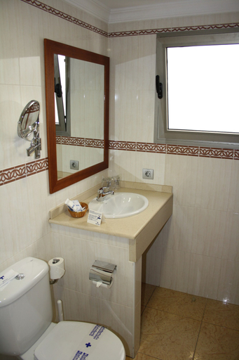 Bathroom 4, Hotel Pujol, Las Palmas