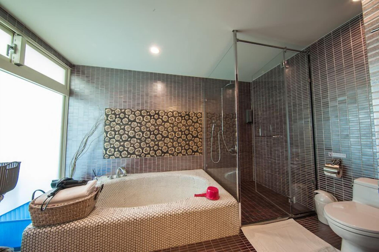 Bathroom 3, HI One One, Penghu