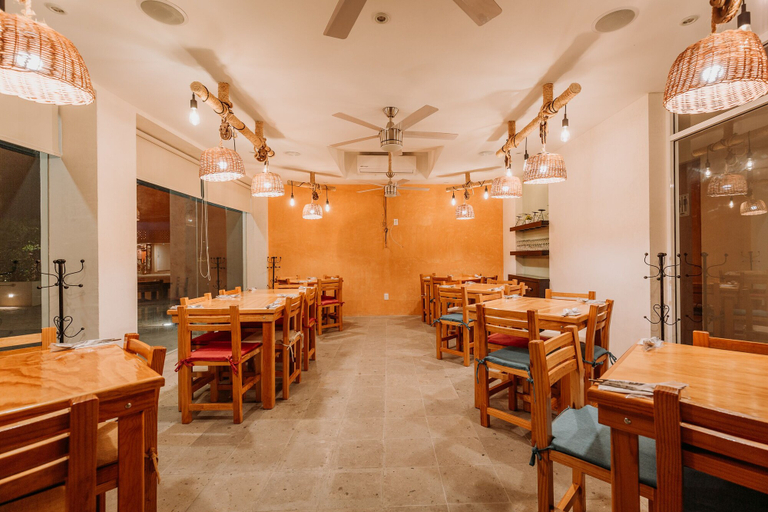 Food & Drinks 5, Waye Valladolid Centro – Sustainable, Authentic Experiences & Pet Friendly Boutique Hotel, Valladolid