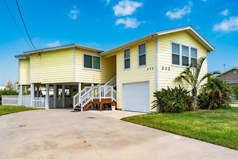 Exterior & Views 2, Reel Dreams, Aransas