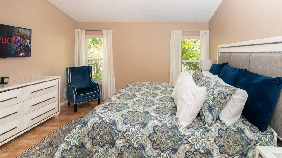 Bedroom 2, Lakeside Views, Polk