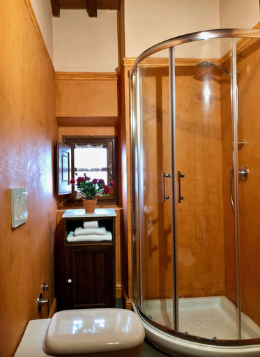 Bathroom, Borgo La Capraia, Arezzo