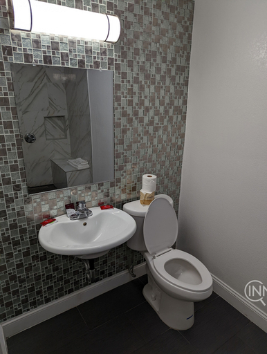 Bathroom 4, Deluxe Inn, San Mateo