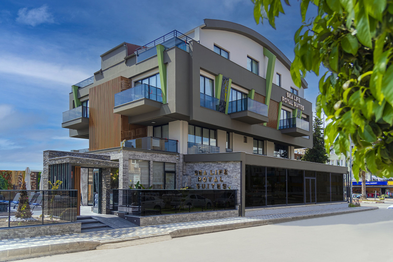 Exterior & Views