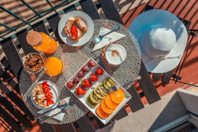Food & Drinks 5, B&B Teatro Greco 39, Messina