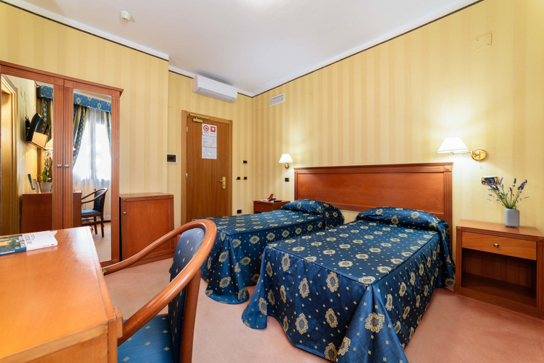 Bedroom 2, Hotel Hermitage, Salerno