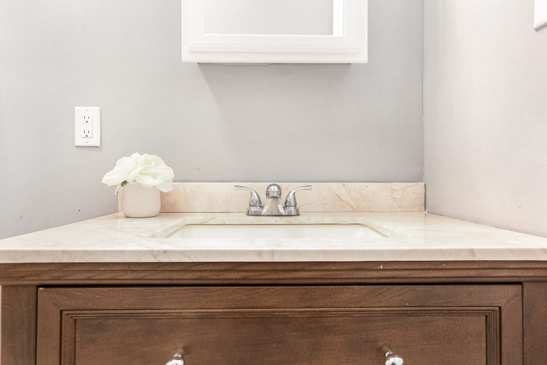 Bathroom 4, Fully Furnished Condos Near St Charles, Orleans