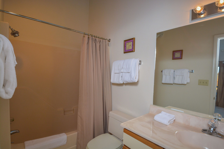 Bathroom 3, Simplicity, Garrett