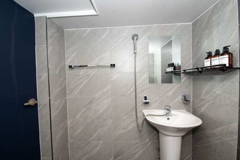 Bathroom 3, Moon's Stay, Jeju