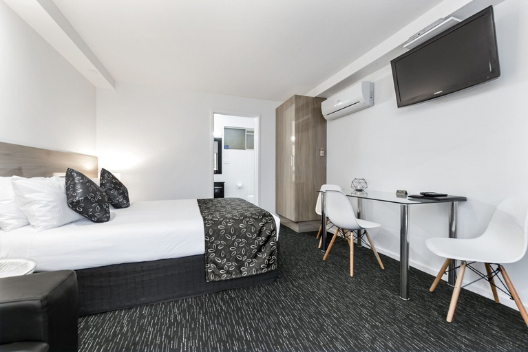 Bedroom 3, Bay City Motel Geelong, Geelong