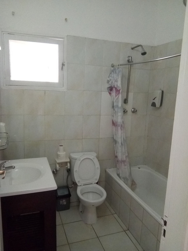 Bathroom 4, Pensao Martins, Maputo