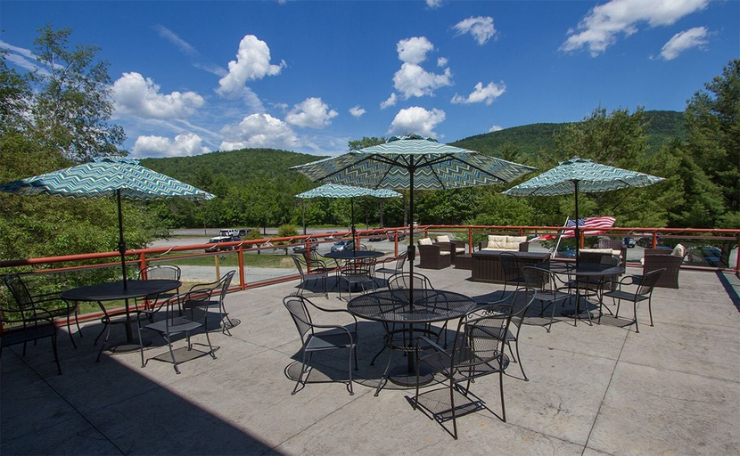 Food & Drinks 4, Black Bear Lodge, Grafton