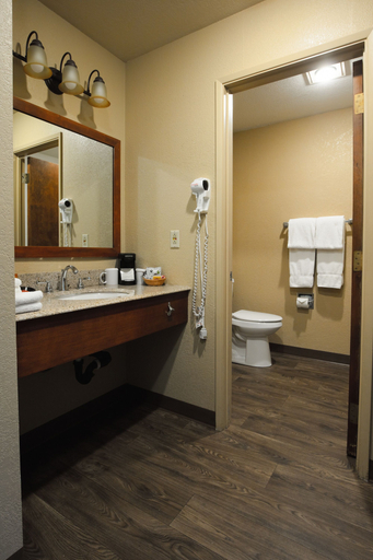 Bathroom 4, Riverside Inn, Josephine