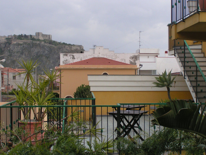 Others 4, Esperia, Messina