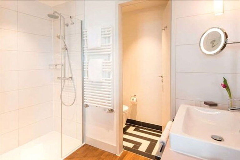 Bathroom 4, THE LIBERTY Hotel Bremerhaven, BW Signature Collection, Bremerhaven