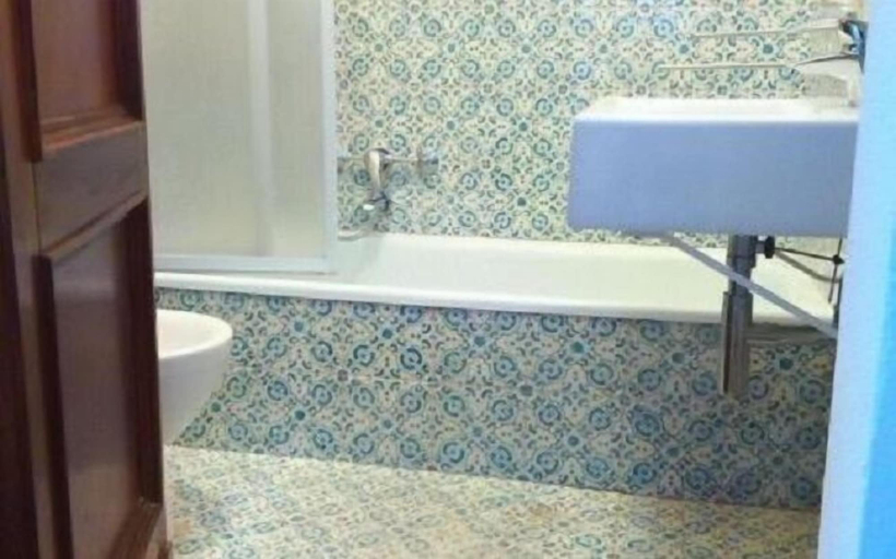 Bathroom 4, Al Castello, Savona