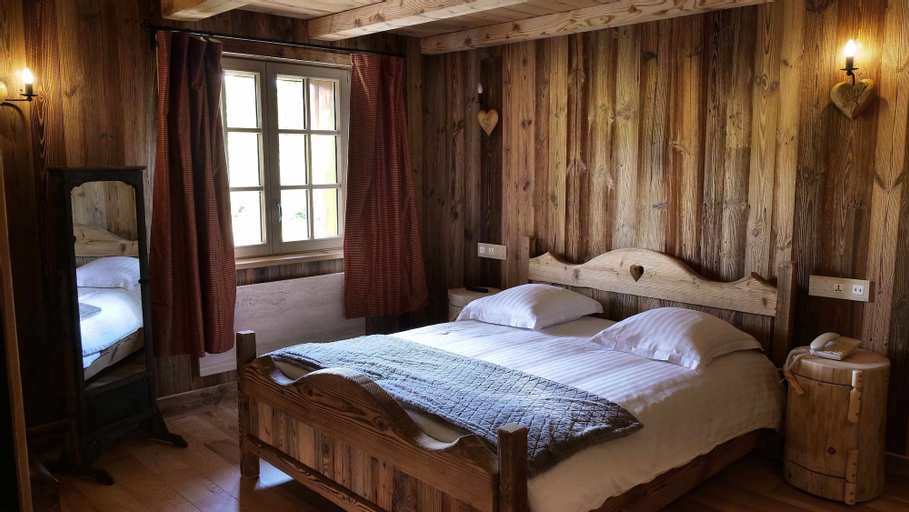 Bedroom 3, Le Tillau, Doubs