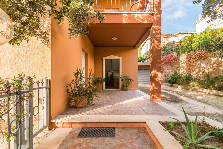 Exterior & Views 2, AffittaSardegna - Casa Pineta 2, Nuoro