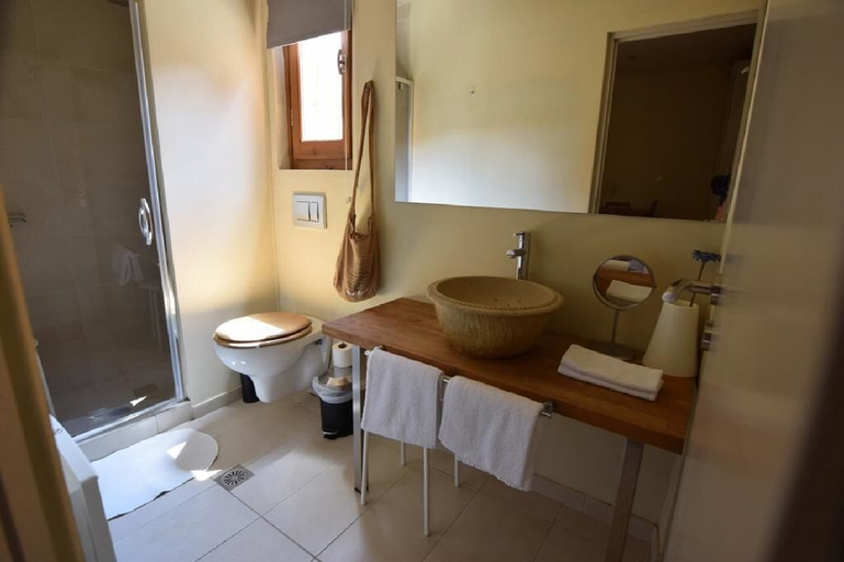 Bathroom 4, Arahova Pansion, Central Greece