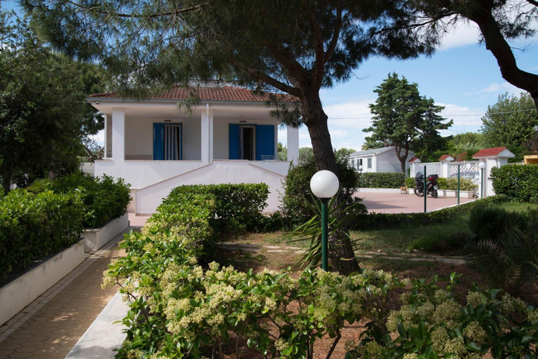 Exterior & Views 2, Villa Lara, Bari