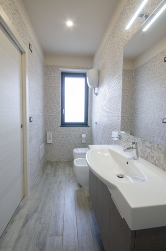 Bathroom 3, Gustarosso Rooms, Salerno