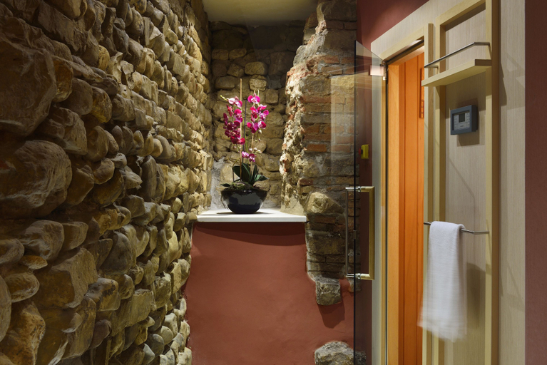 Bathroom 5, Santa Maria Novella, Florence