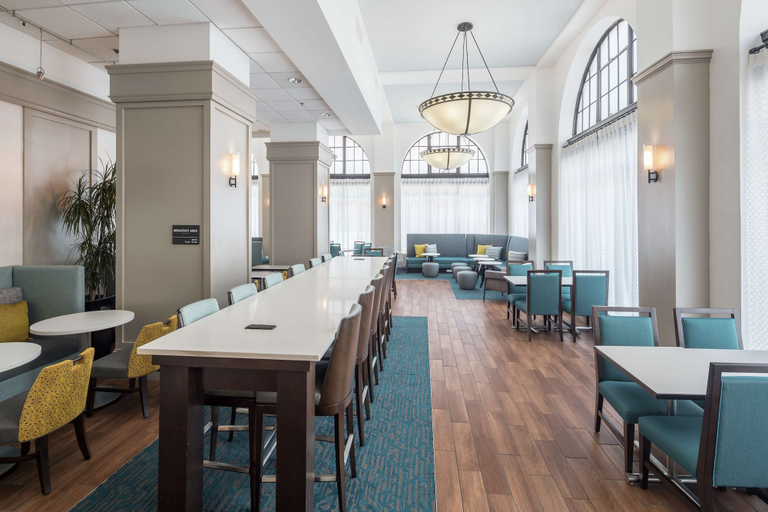 Food & Drinks 5, Hampton Inn & Suites Atlanta-Downtown, Atlanta